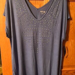 Women’s top v neck